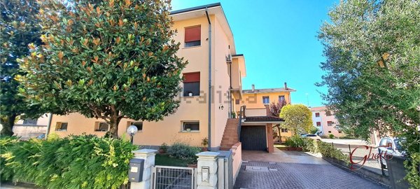 casa indipendente in vendita a Cento