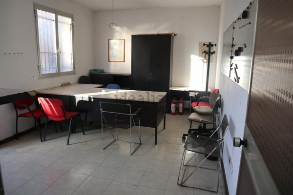 locale di sgombero in vendita a Cento