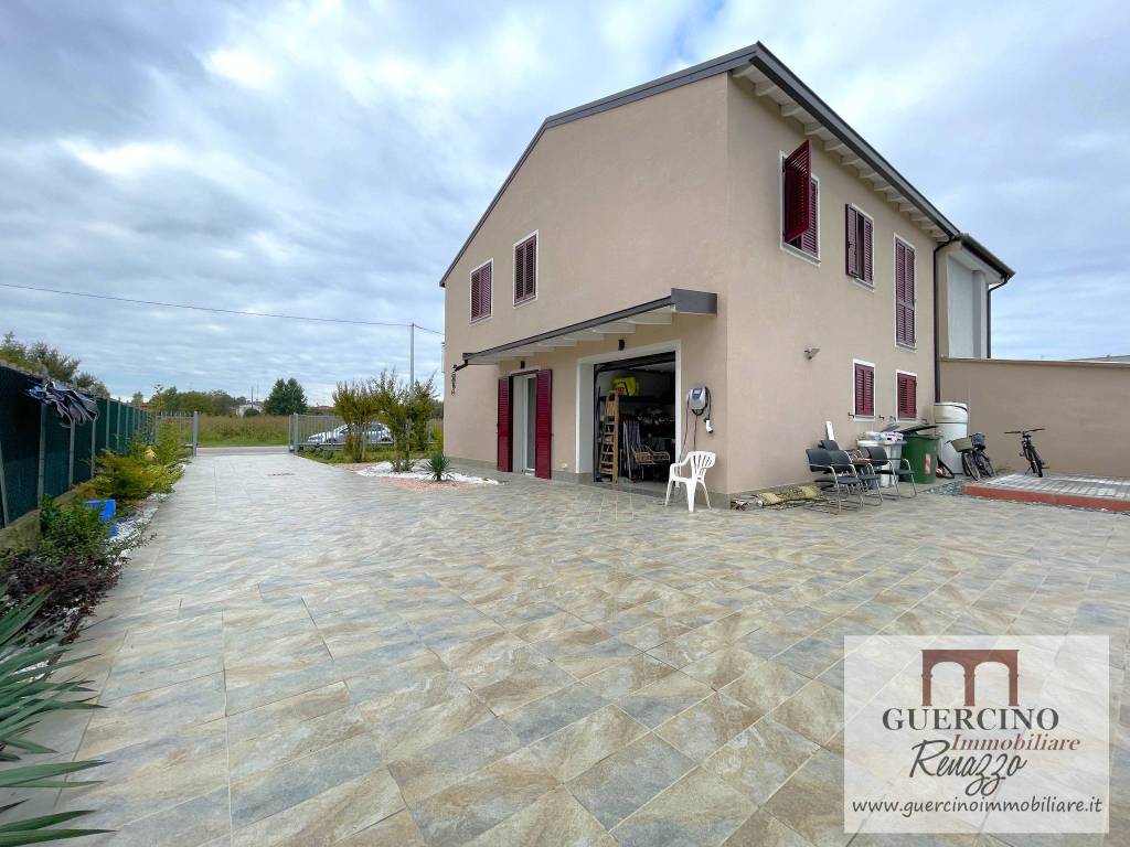 casa indipendente in vendita a Cento in zona Alberone