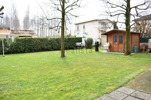 casa indipendente in vendita a Cento