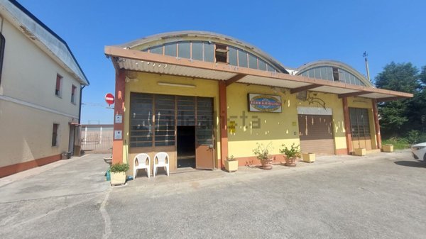 capannone in vendita a Cento