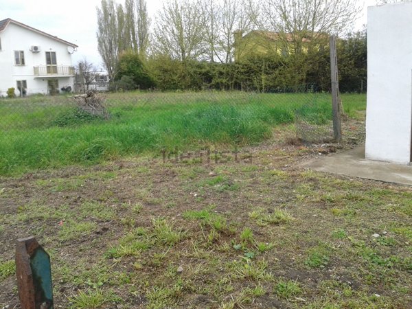 appartamento in vendita a Cento in zona Alberone