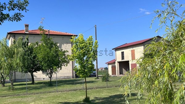 casale in vendita a Cento