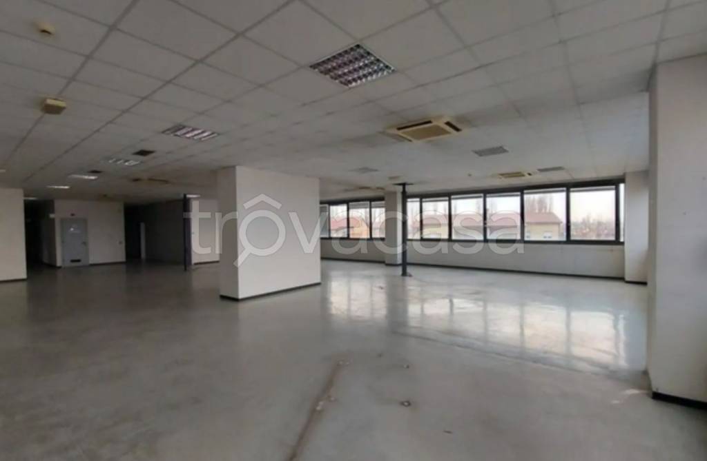 ufficio in vendita a Cento