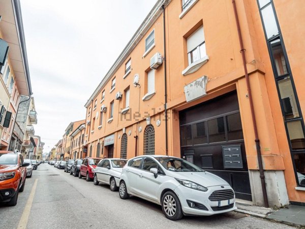 ufficio in vendita a Cento