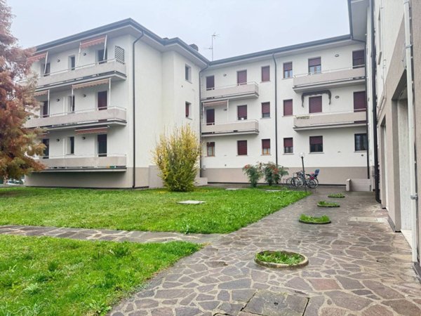 appartamento in vendita a Cento in zona XII Morelli
