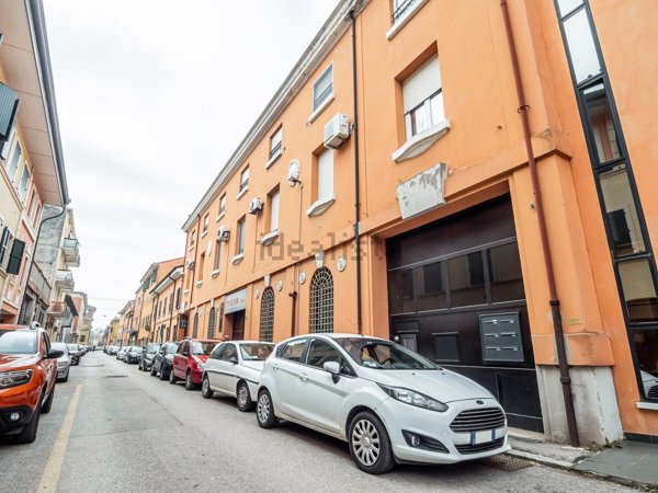 ufficio in vendita a Cento