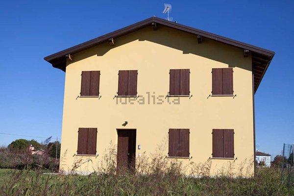 casa indipendente in vendita a Cento in zona Renazzo