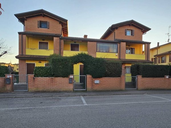 appartamento in vendita a Cento in zona Renazzo