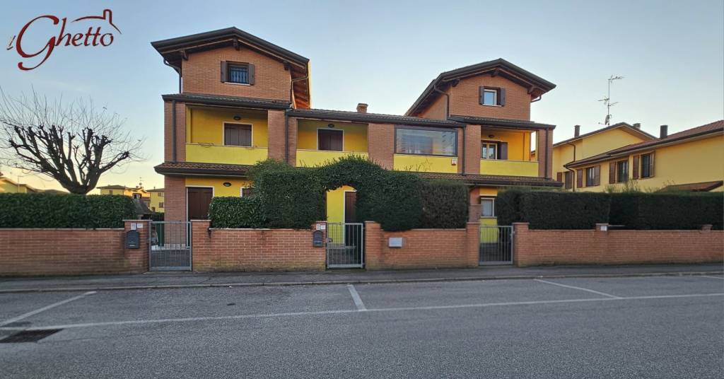 appartamento in vendita a Cento in zona Renazzo