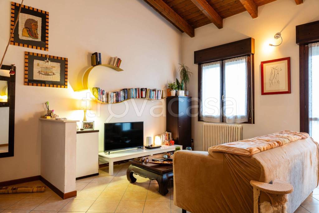 appartamento in vendita a Cento in zona Renazzo