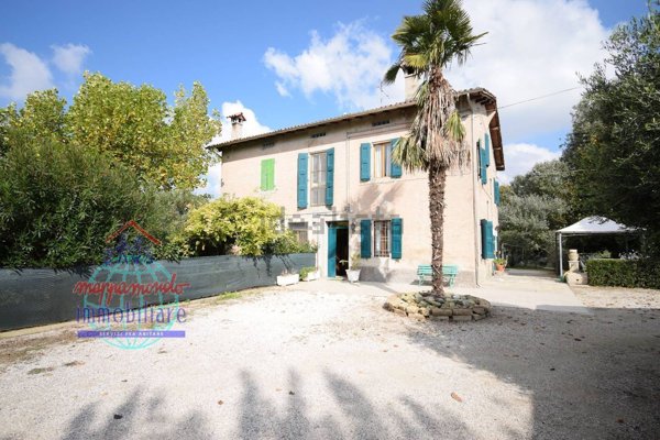 casa indipendente in vendita a Cento in zona Corporeno