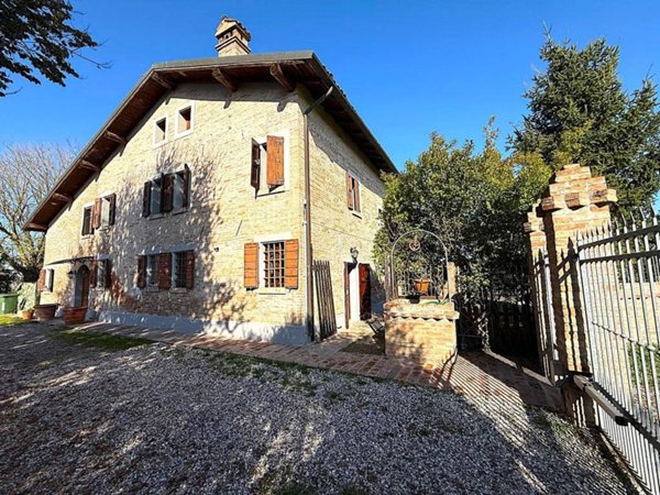casa indipendente in vendita a Cento in zona Renazzo