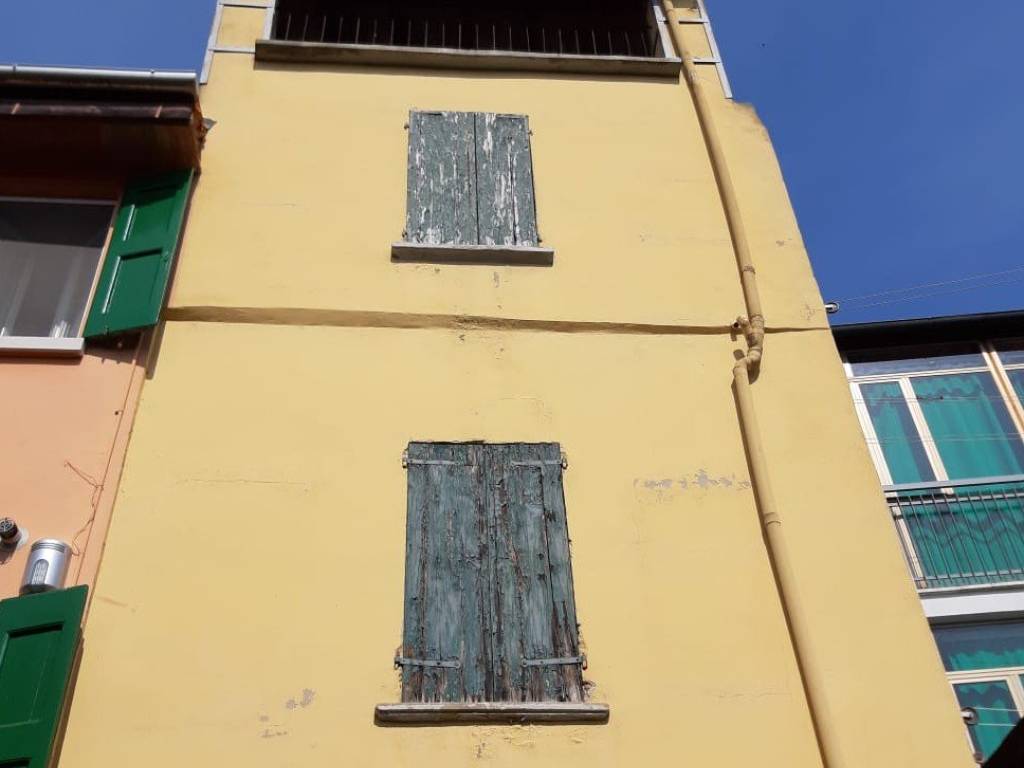 casa indipendente in vendita a Cento