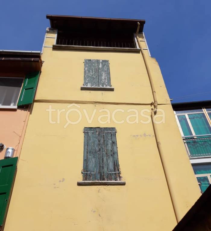 casa indipendente in vendita a Cento