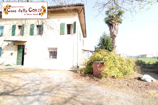 casa indipendente in vendita a Cento in zona Corporeno