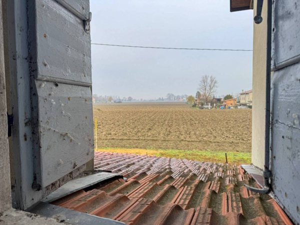 casa indipendente in vendita a Cento in zona Casumaro