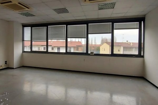 ufficio in vendita a Cento
