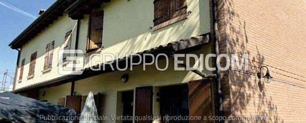 casa indipendente in vendita a Cento