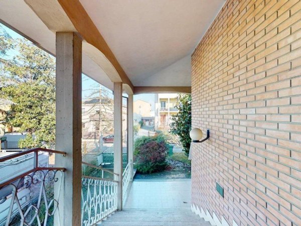 casa indipendente in vendita a Cento