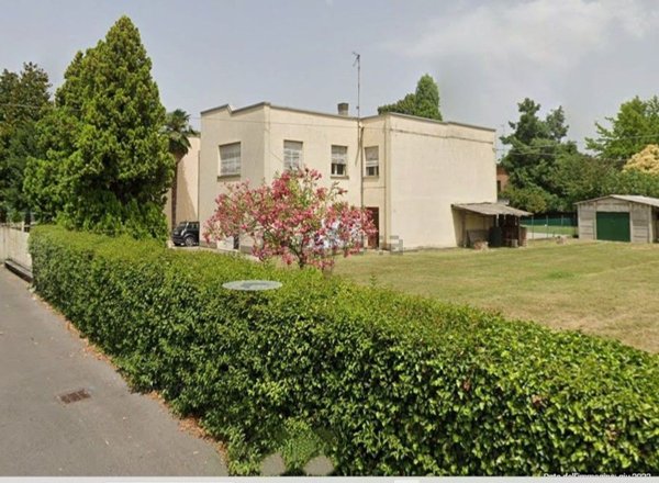 casa indipendente in vendita a Cento