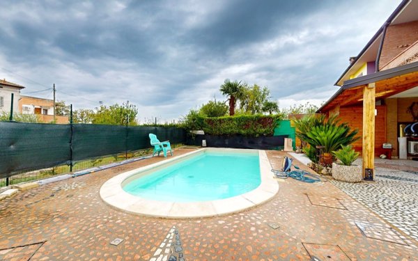 pentavano in vendita a Cento in zona Pilastrello