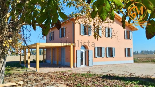 casa indipendente in vendita a Cento in zona Alberone