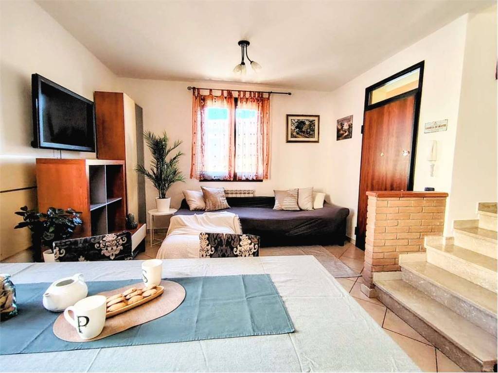 appartamento in vendita a Cento in zona Corporeno