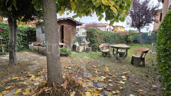 appartamento in vendita a Cento in zona Renazzo