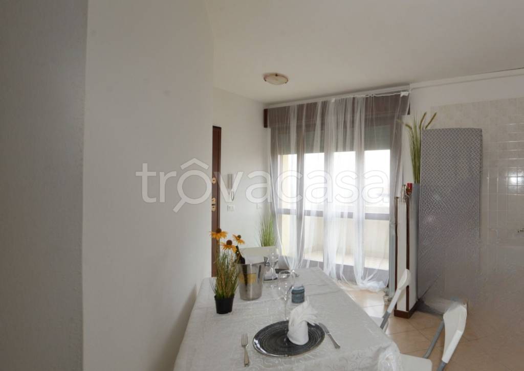 appartamento in vendita a Cento in zona Corporeno