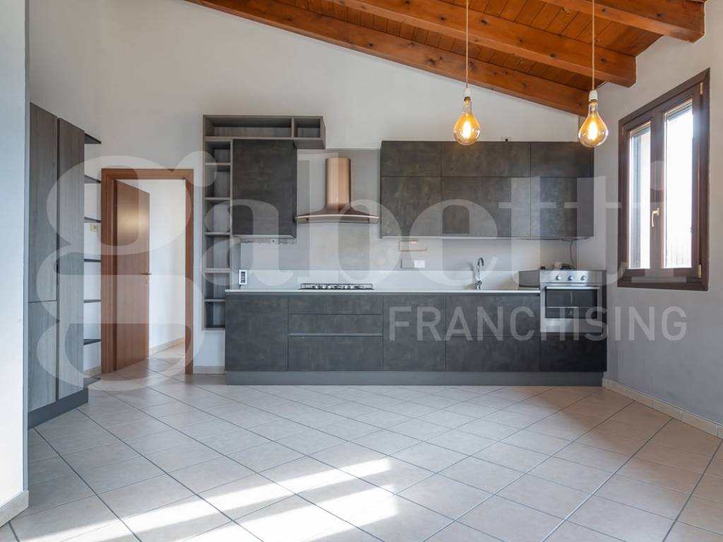 appartamento in vendita a Cento in zona Corporeno