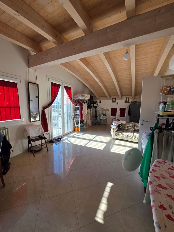 casa indipendente in vendita a Cento