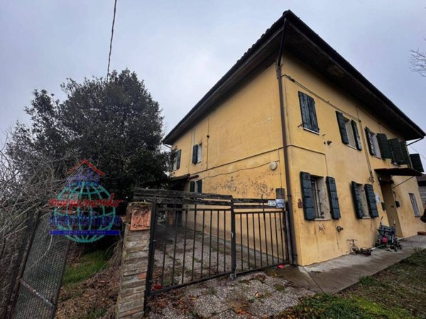 casa indipendente in vendita a Cento in zona Corporeno
