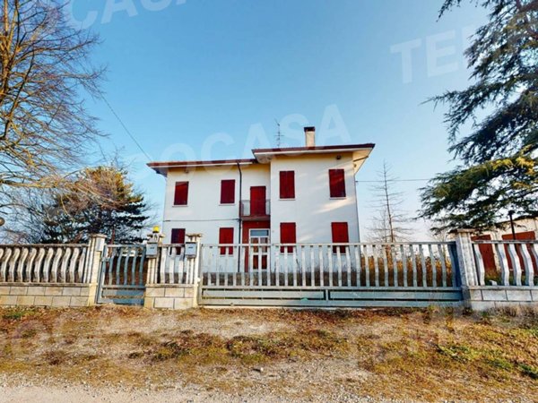 casa indipendente in vendita a Cento in zona Renazzo