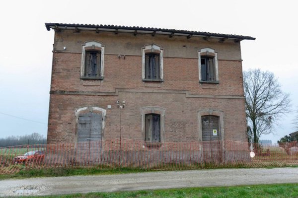 casa indipendente in vendita a Cento