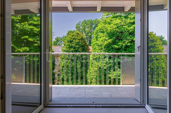 appartamento in vendita a Cento in zona Corporeno