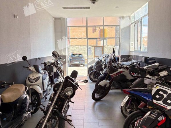 negozio in vendita a Cento in zona Renazzo