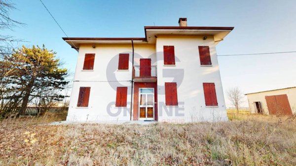 casa indipendente in vendita a Cento in zona Renazzo