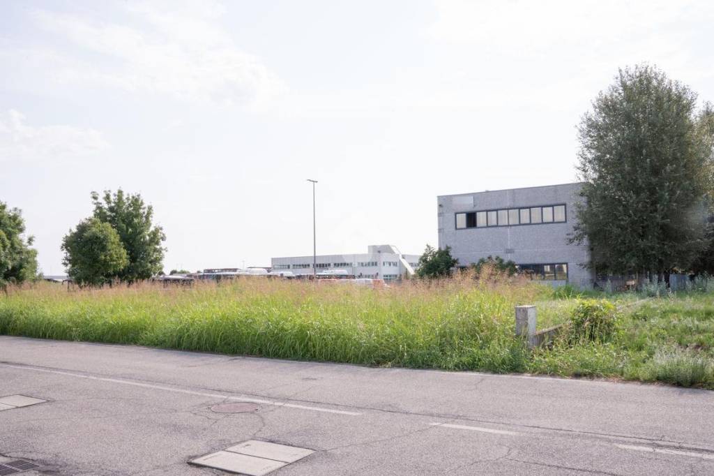 terreno agricolo in vendita a Cento in zona Renazzo