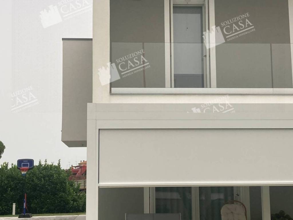 casa indipendente in vendita a Cento