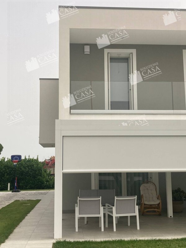 casa indipendente in vendita a Cento