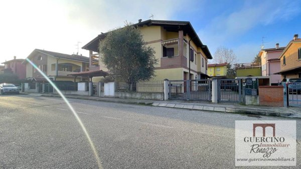 casa indipendente in vendita a Cento in zona Renazzo