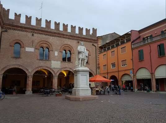 casa indipendente in vendita a Cento