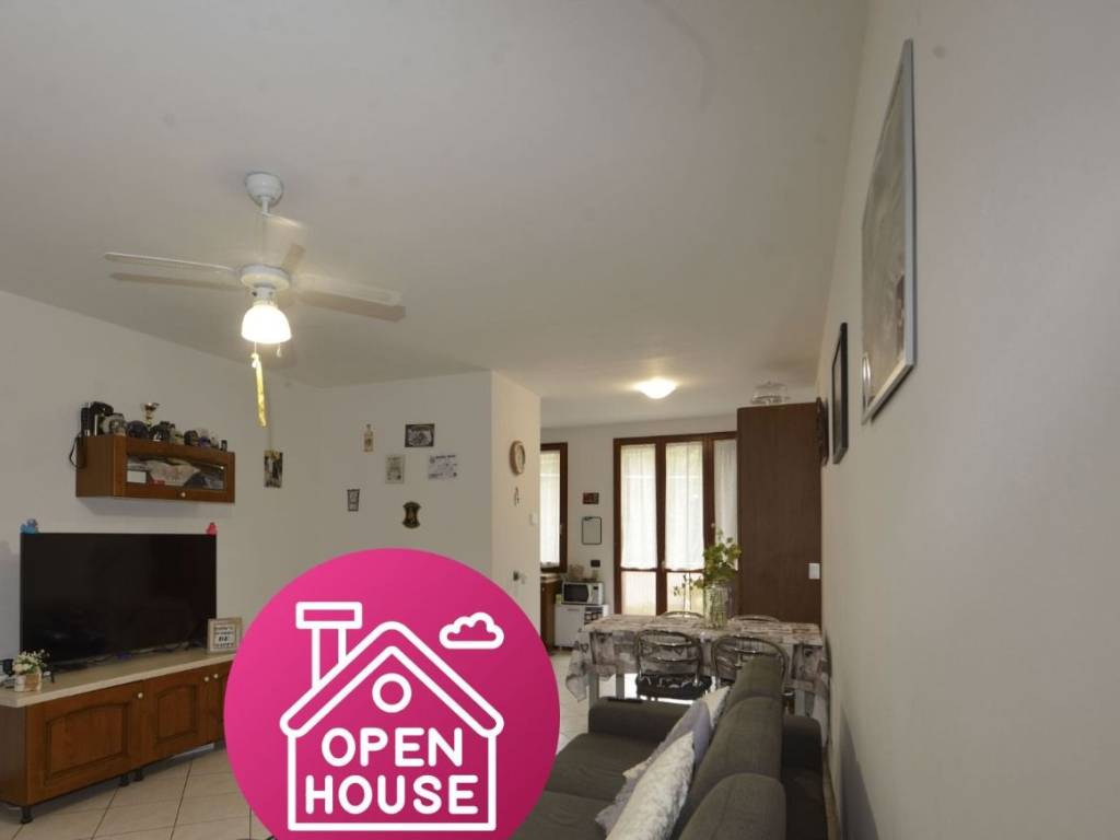 appartamento in vendita a Cento in zona Casumaro