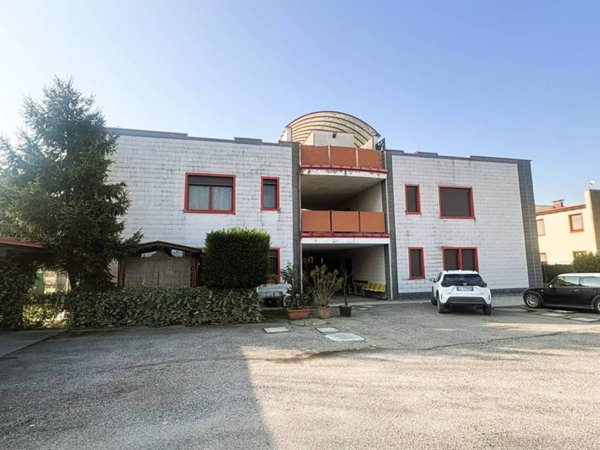 appartamento in vendita a Cento in zona Buonacompra