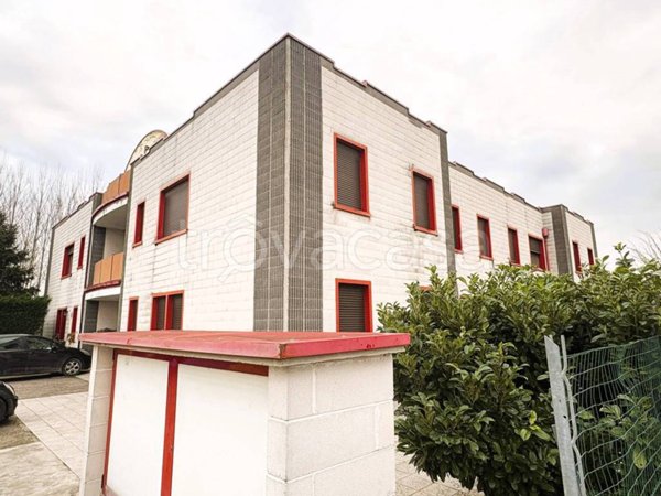 appartamento in vendita a Cento in zona Buonacompra