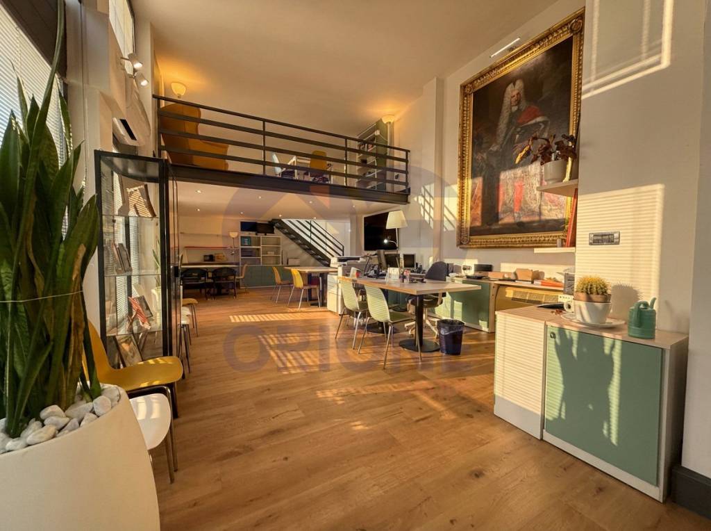 negozio in vendita a Cento