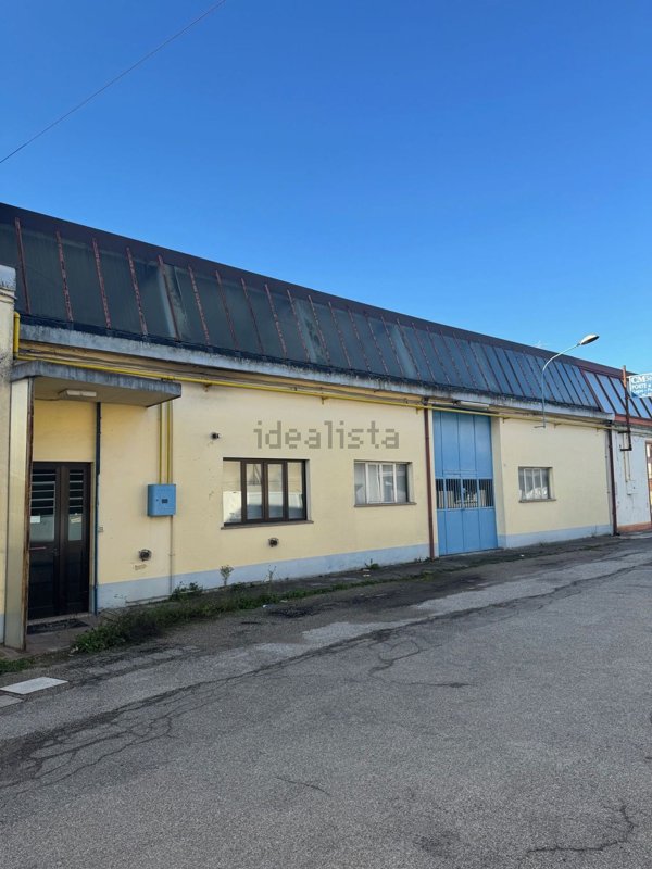 capannone in vendita a Cento in zona Corporeno