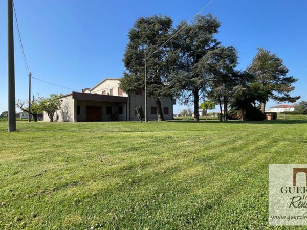 casa indipendente in vendita a Cento in zona XII Morelli