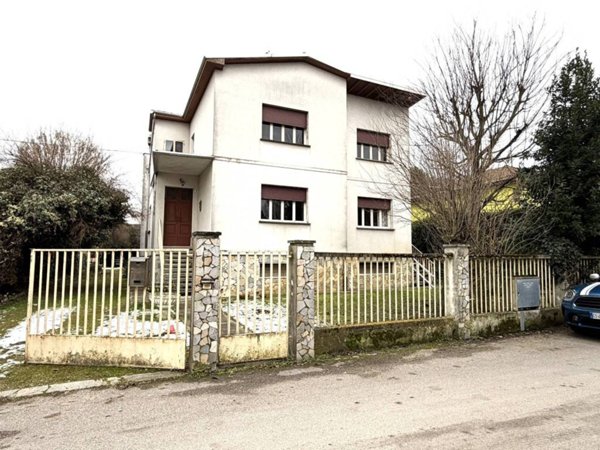 casa indipendente in vendita a Cento
